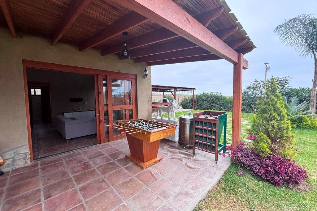 Terraza techada con futbolín